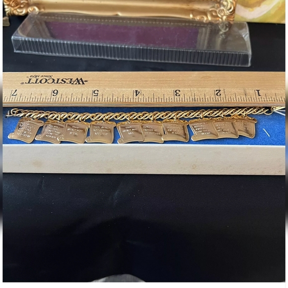 NOS VTG GOLD TONE TEN COMMANDMENTS CHARM BRACELET - Picture 3 of 3